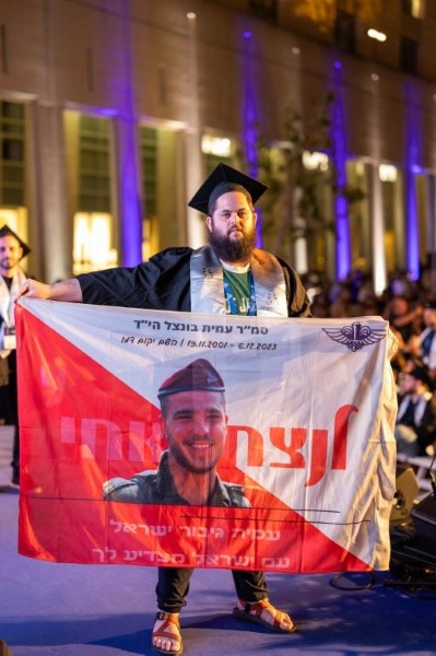 18 מתוך 438